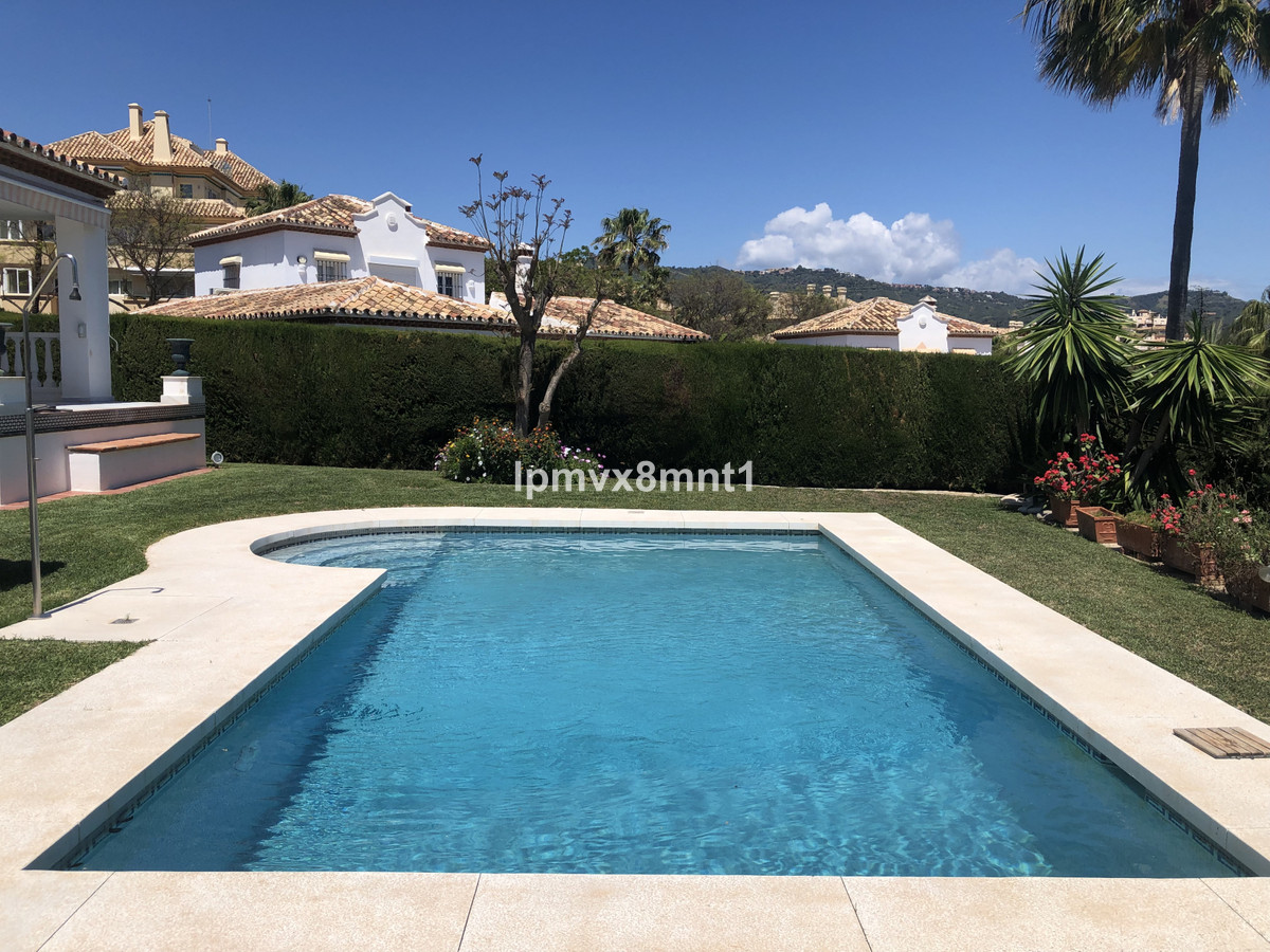 4 bedroom Villa For Sale in Marbella, Málaga - thumb 3