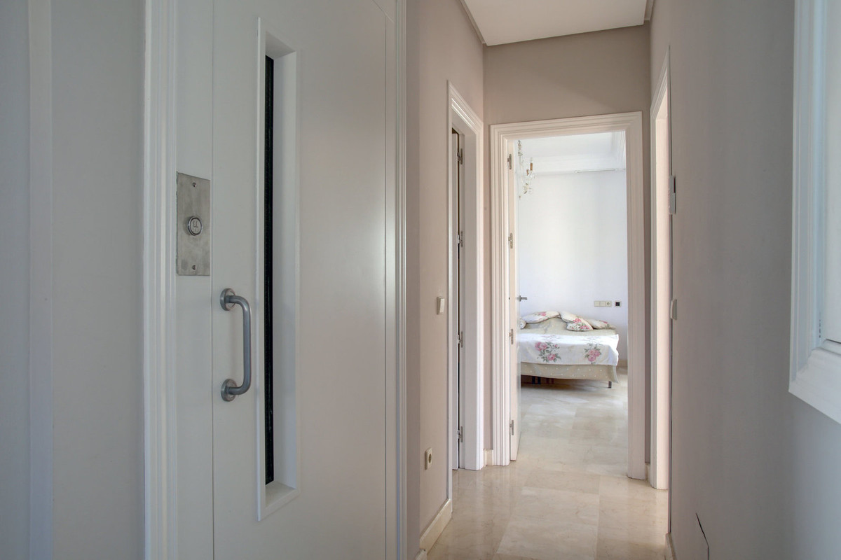 4 bedroom Villa For Sale in Nueva Andalucía, Málaga - thumb 10