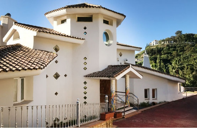 Villa con 5 Dormitorios en Venta Los Almendros