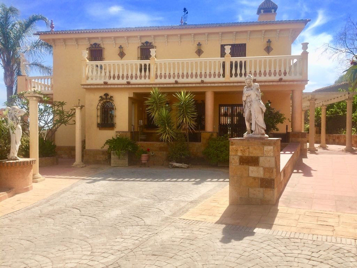 Villa con 6 Dormitorios en Venta Málaga