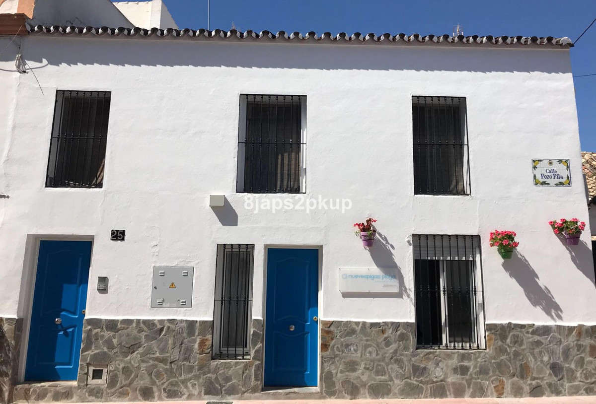 8 bedroom Townhouse For Sale in Estepona, Málaga - thumb 3