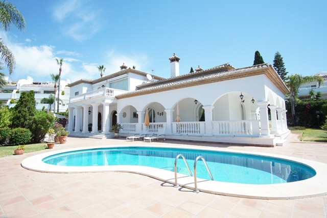 House in Bahía de Marbella R3210685 1
