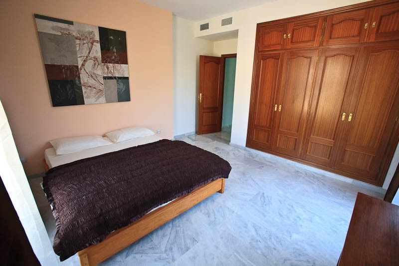 5 bedroom Villa For Sale in Nueva Andalucía, Málaga - thumb 9
