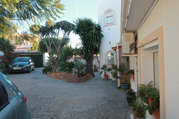 						Villa  Individuelle
													en vente 
																			 à El Pinillo
					