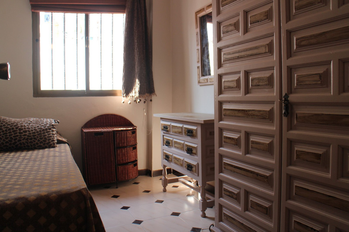 3 bedroom Villa For Sale in Estepona, Málaga - thumb 4
