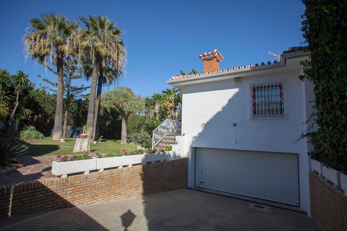 5 bedroom Villa For Sale in Benalmadena, Málaga - thumb 33