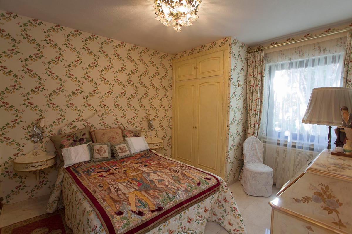 5 bedroom Villa For Sale in Benalmadena, Málaga - thumb 4
