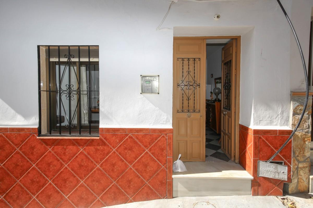 A SHORT walk to all the amenities

. Pretty TRADITIONAL Village
. Perfect lock and leave
. Walking d, Spain