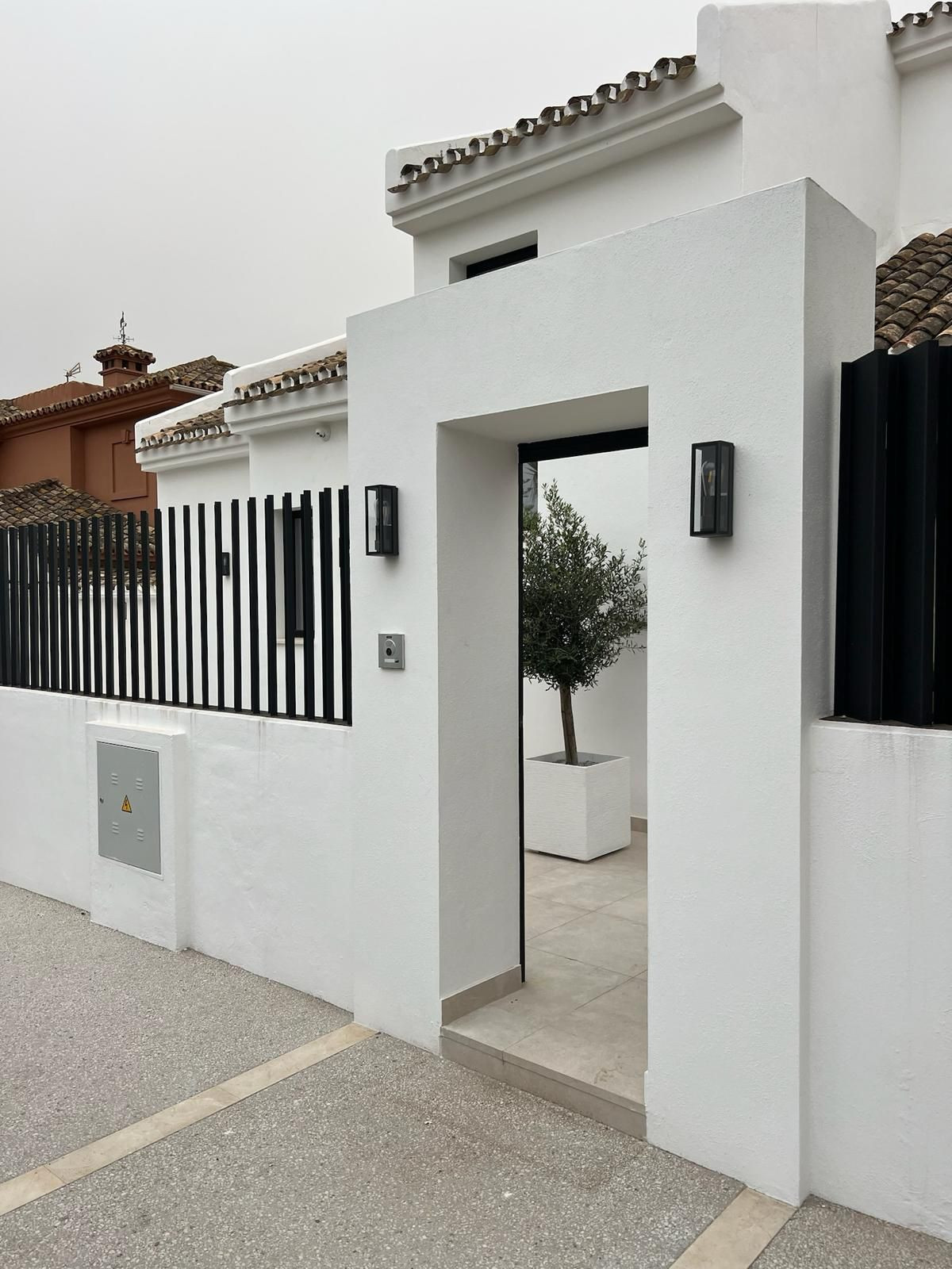 Detached Villa for sale in Las Chapas R2269763