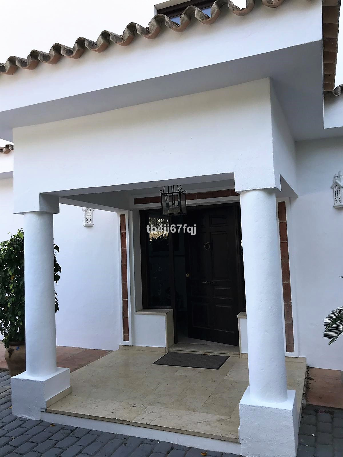 6 bedroom Villa For Sale in Hacienda Las Chapas, Málaga - thumb 3