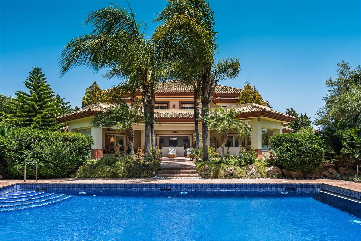 Villa with private garden, pool, terraces and caretakers premises