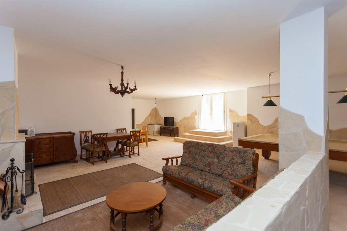 6 bedroom Villa For Sale in Benalmadena, Málaga - thumb 17