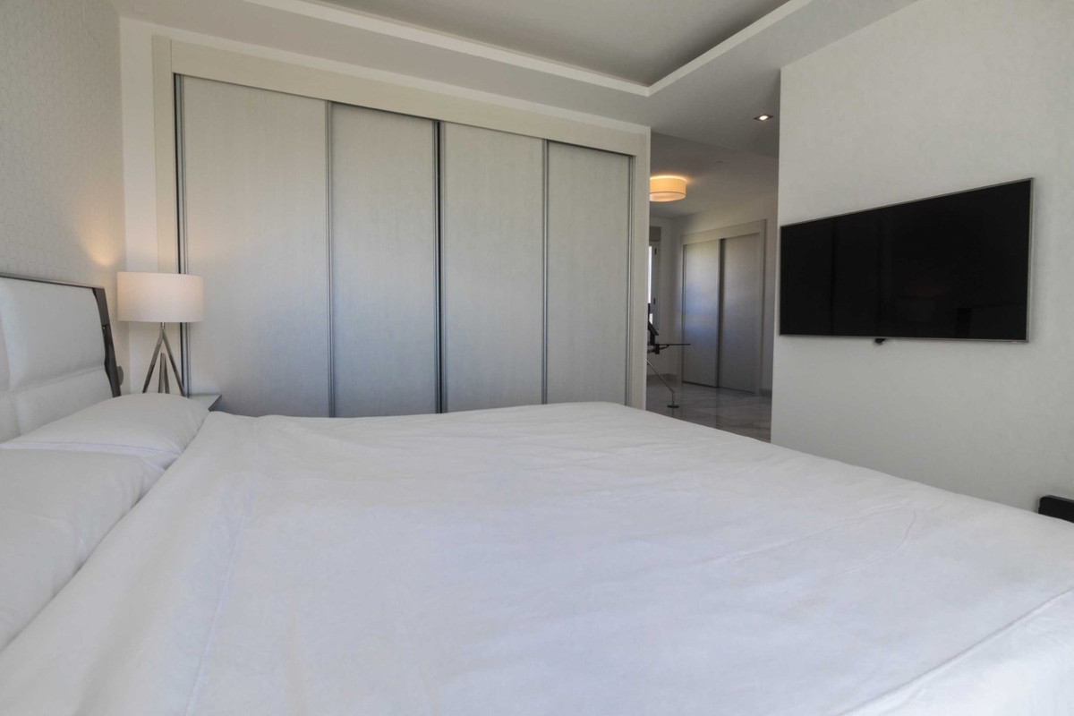 3 bedroom Apartment For Sale in San Pedro de Alcántara, Málaga - thumb 18