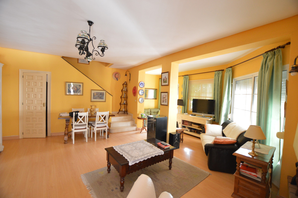 3 bedroom Villa For Sale in Fuengirola, Málaga - thumb 28