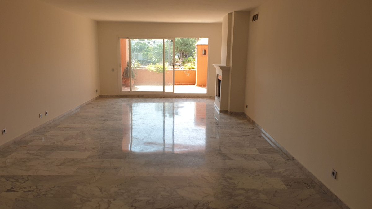 3 bedroom Apartment For Sale in Guadalmina Baja, Málaga