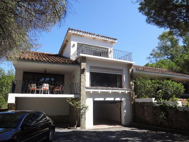4 bedroom Villa For Sale in Elviria, Málaga - thumb 2