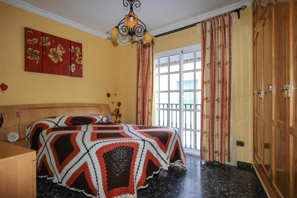 5 Bedroom Townhouse For Sale, Tolox