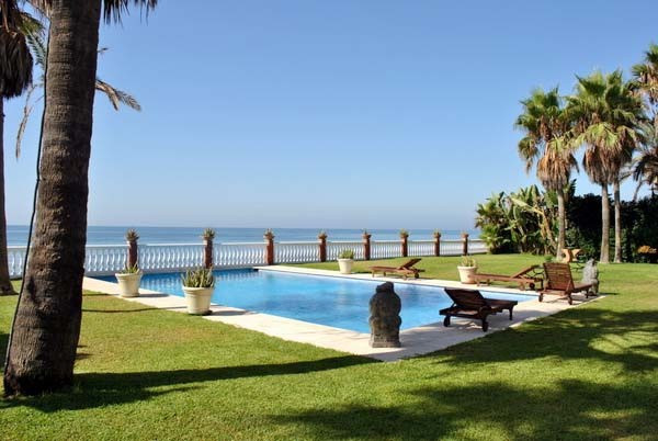 7 bed Villa for sale in Guadalmina Baja