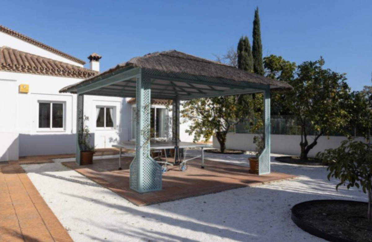 7 bedroom Villa For Sale in Guadalmina Baja, Málaga - thumb 10
