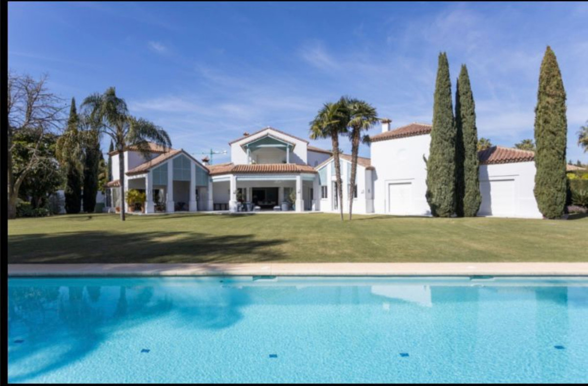 7 bedroom Villa For Sale in Guadalmina Baja, Málaga - thumb 7