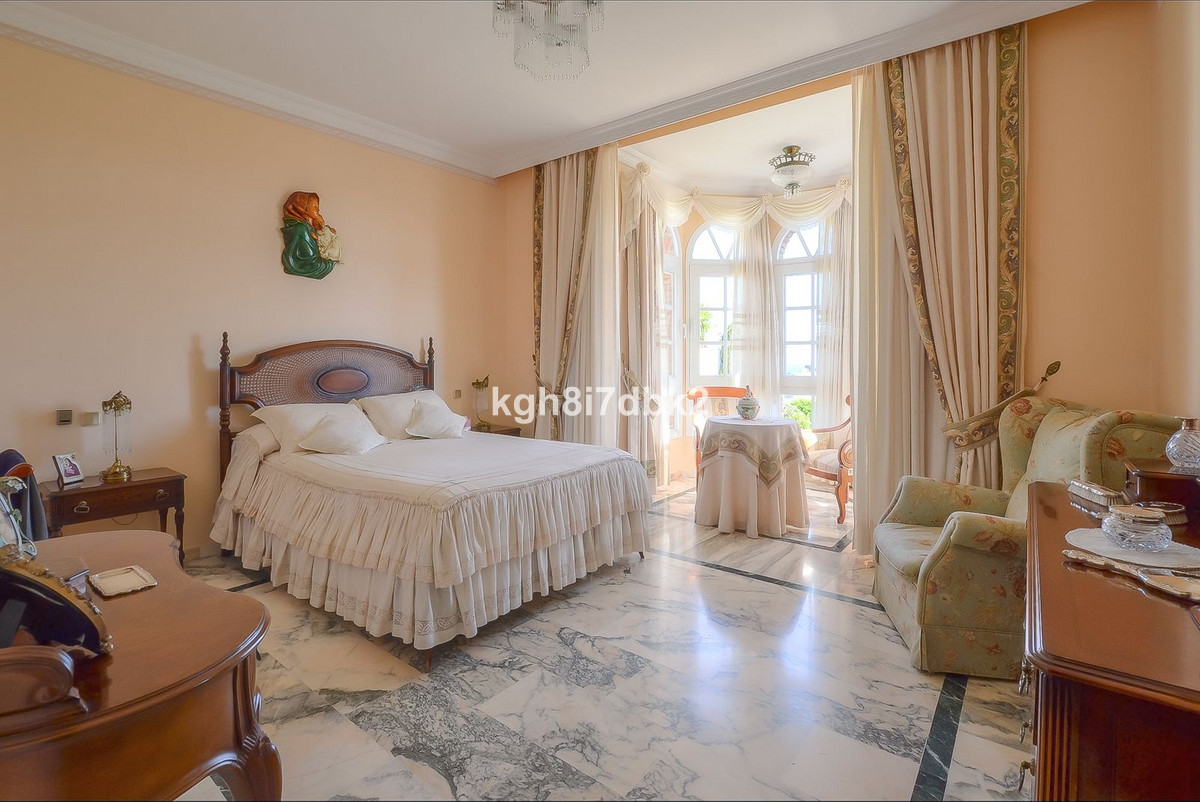 10 Dormitorio Villa en venta Benalmadena