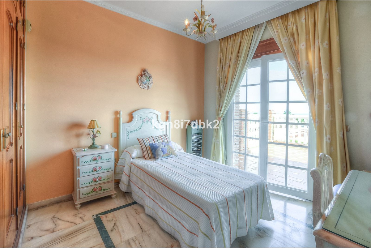 10 bedroom Villa For Sale in Benalmadena, Málaga - thumb 27