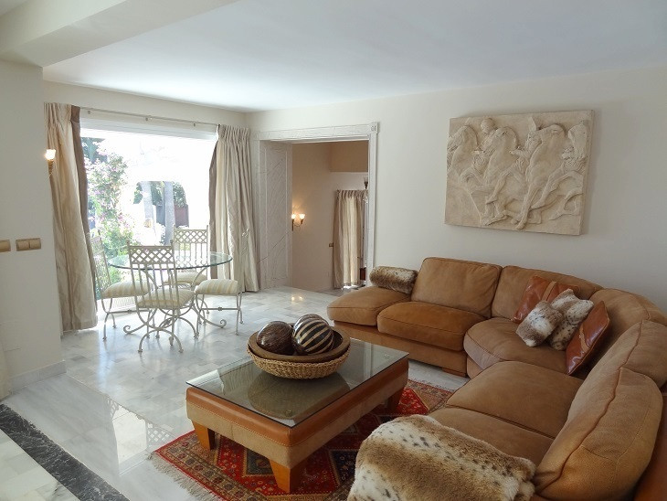 5 bedroom Villa For Sale in Estepona, Málaga - thumb 23