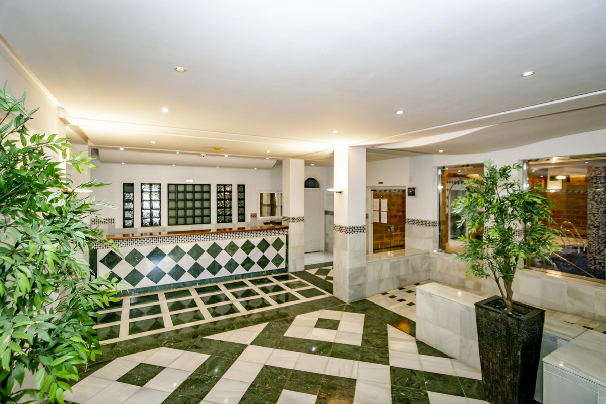5 bedroom Apartment For Sale in The Golden Mile, Málaga - thumb 48