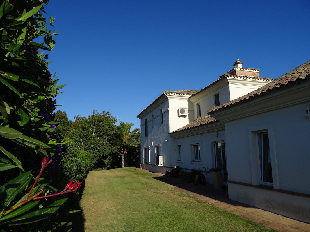 4 bedroom Villa For Sale in Sotogrande Alto, Cádiz - thumb 3
