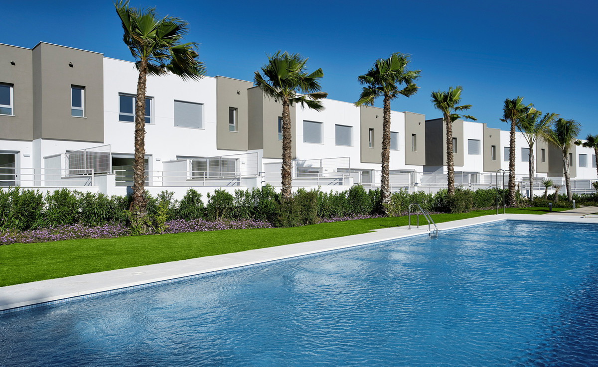 Townhouses for sale in Estepona R4646998