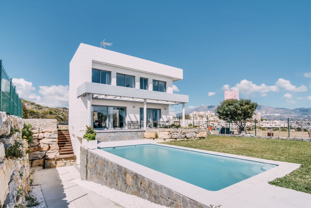  Detached Villa for sale in Mijas Costa, Costa del Sol