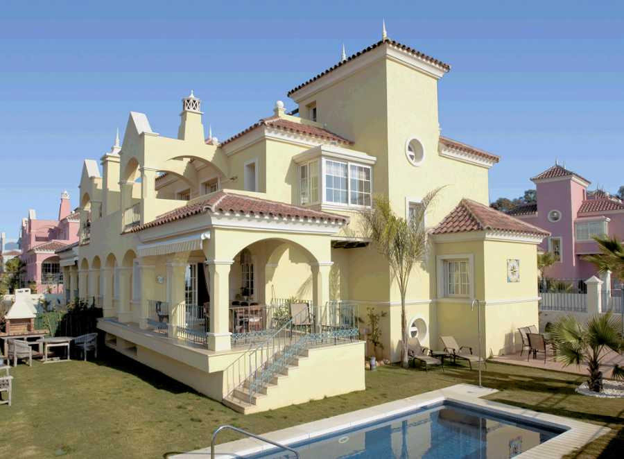 Detached Villa for sale in Marbella R112298