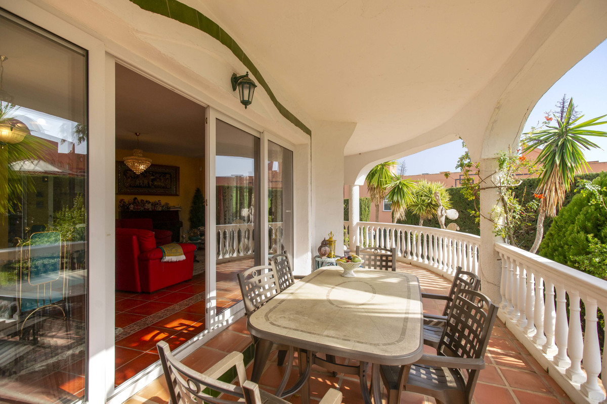 Villa te koop in Marbella R3363418