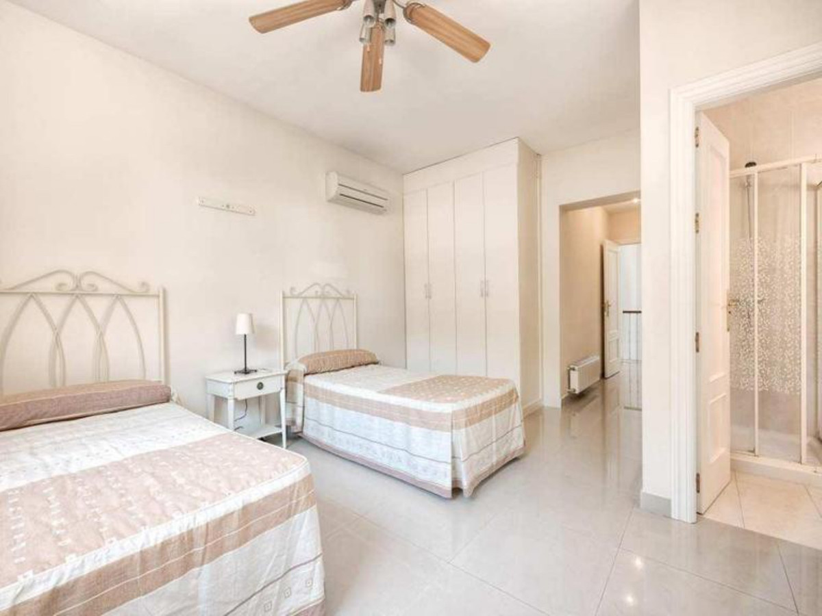 5 bedrooms Villa in Calahonda