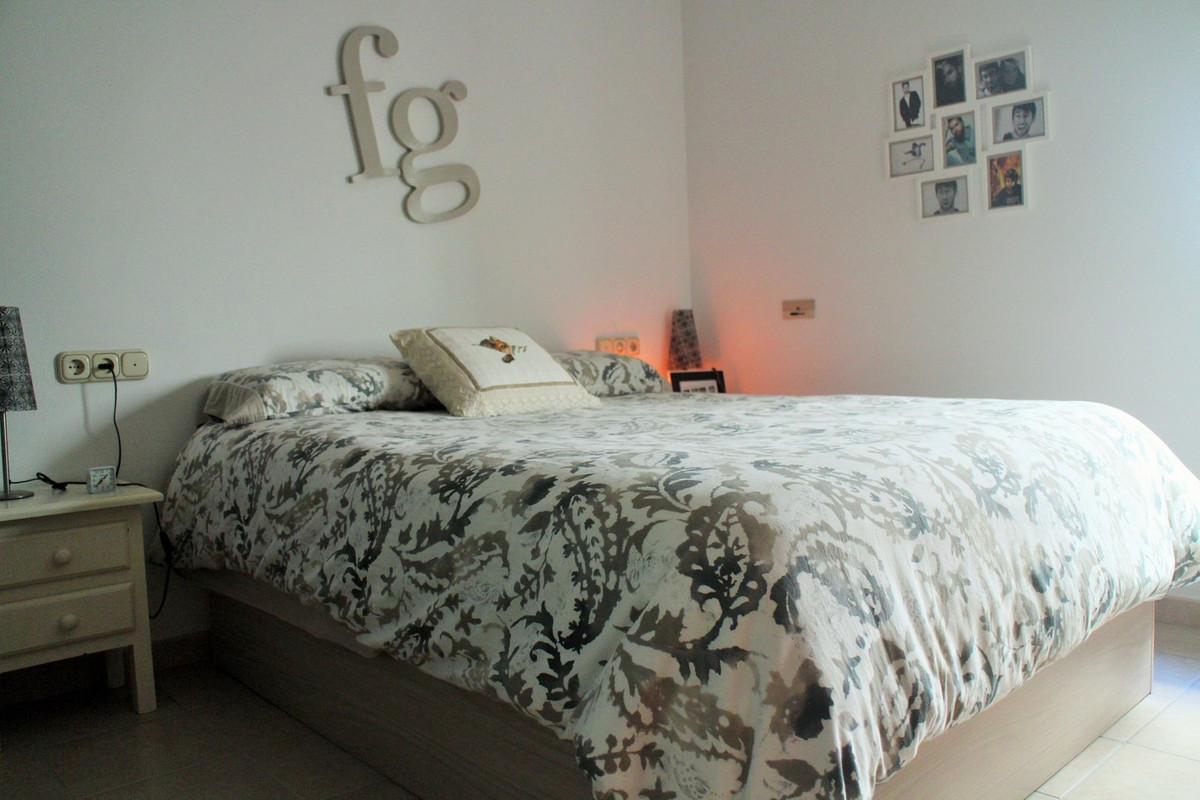 4 bedroom Apartment For Sale in Estepona, Málaga - thumb 3
