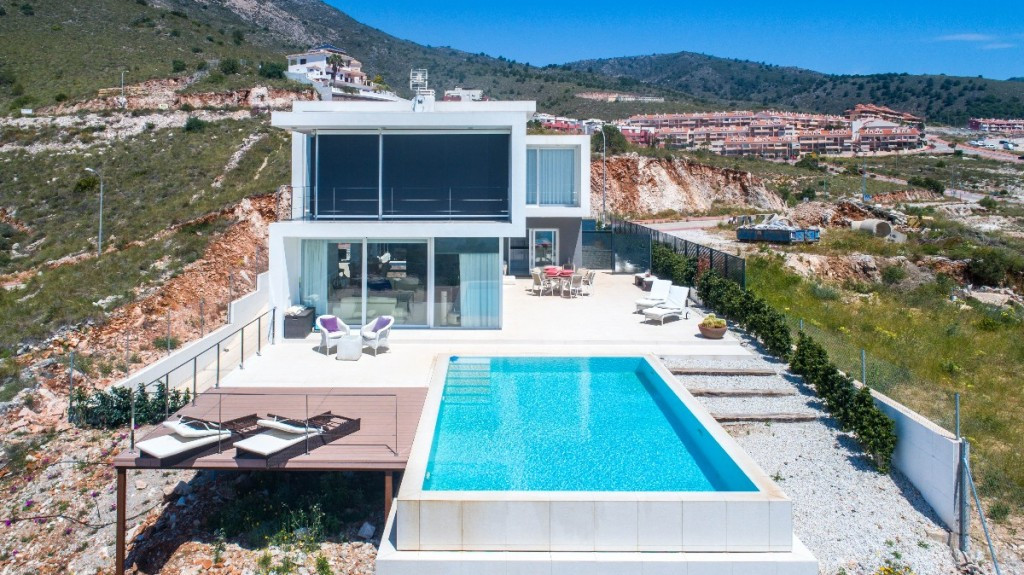 Contemporary Villa with panoramic views!!

Unique opportunity to acquire a newly built contemporary , Spain