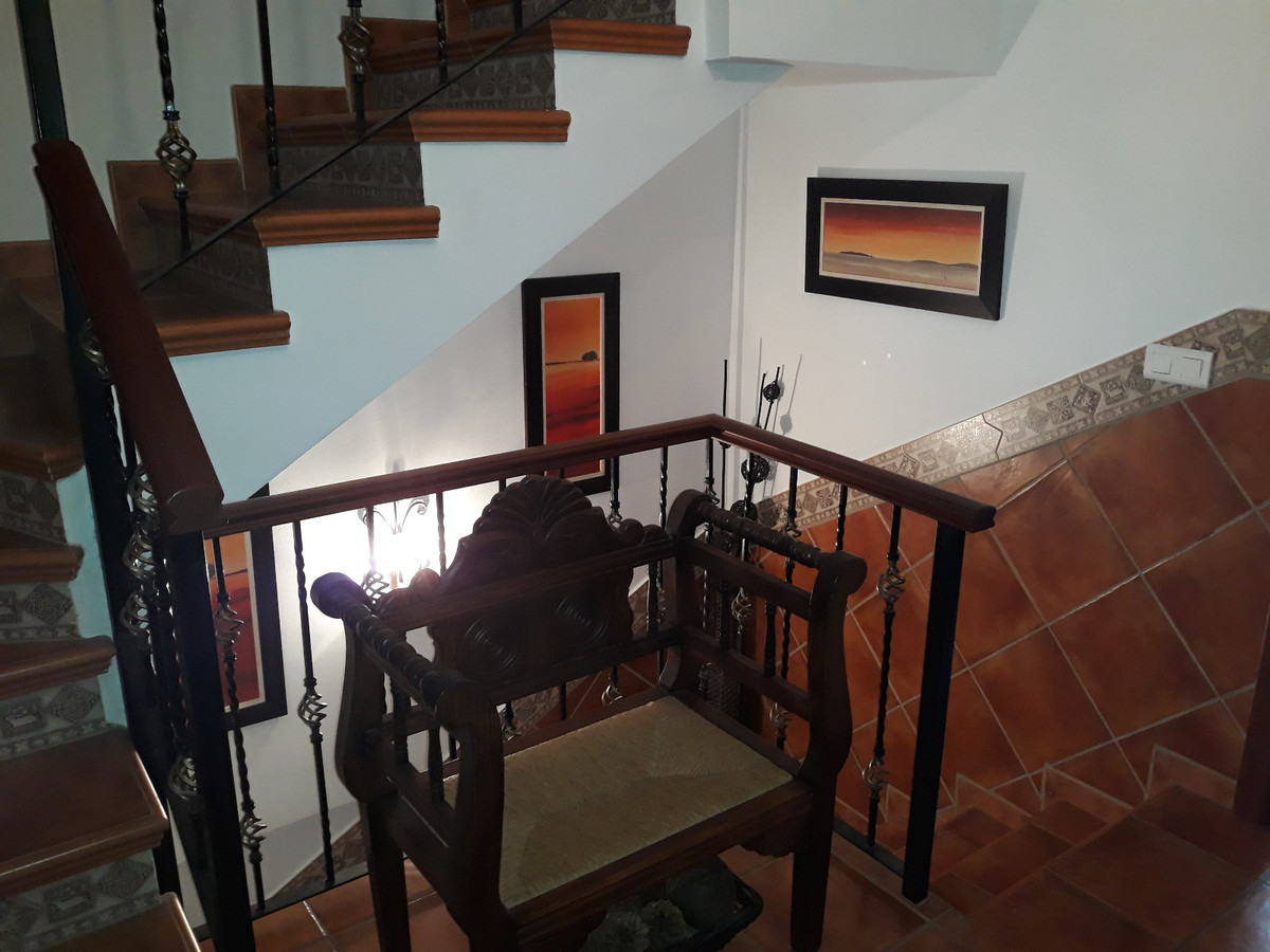 4 bedroom Townhouse For Sale in Estepona, Málaga - thumb 12