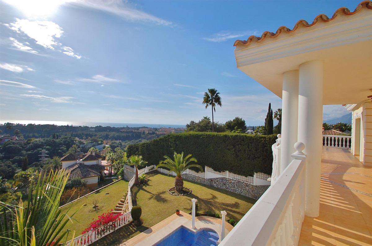 5 bedroom Villa For Sale in Marbella, Málaga - thumb 2