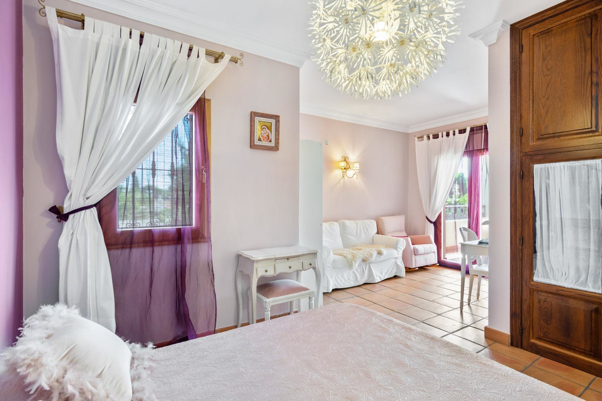 5 bedroom Villa For Sale in Marbella, Málaga - thumb 21