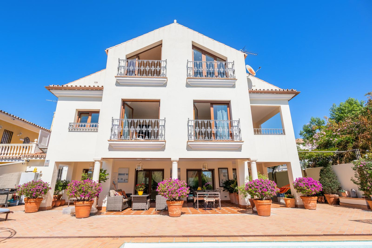 5 bedroom Villa For Sale in Marbella, Málaga - thumb 5
