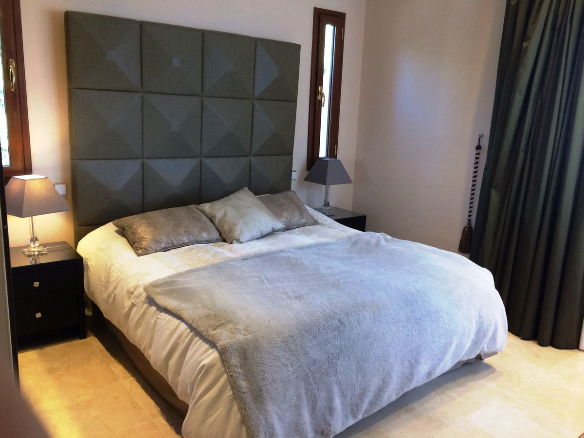Villa 5 Dormitorios en Venta Nueva Andalucía