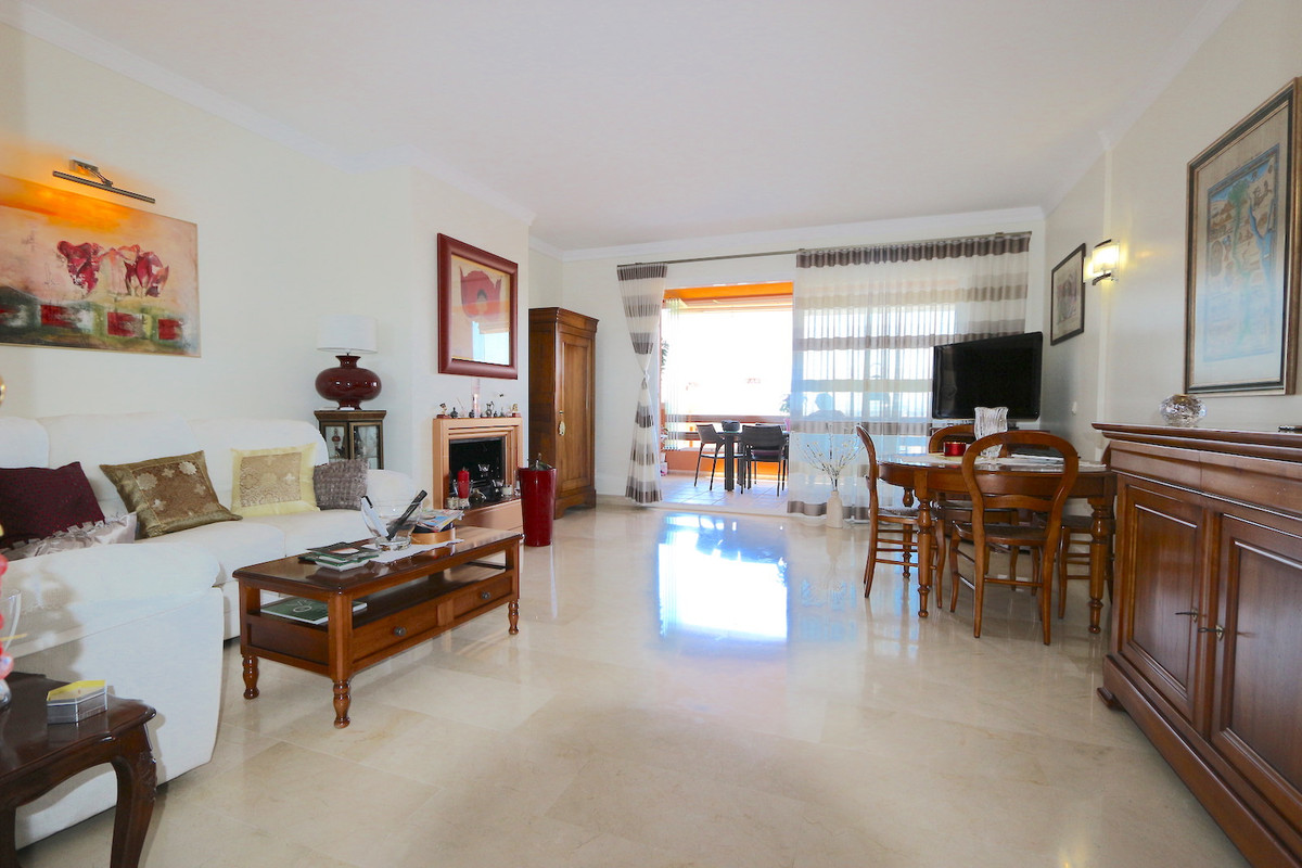 3 bedroom Apartment For Sale in Los Pacos, Málaga - thumb 4