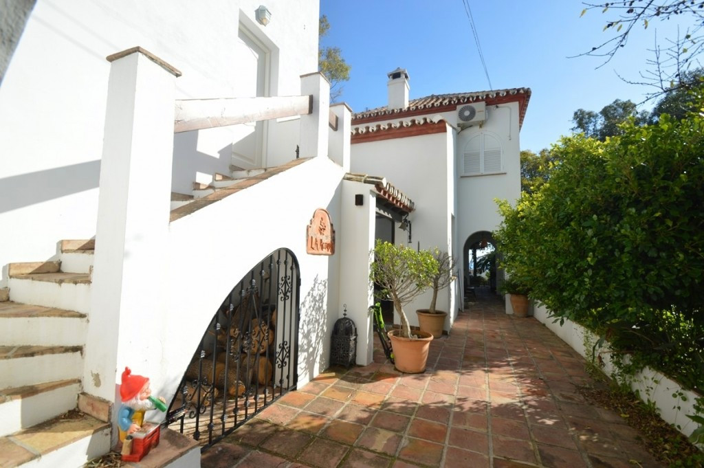 7 bedroom Villa For Sale in Benalmadena Pueblo, Málaga - thumb 9