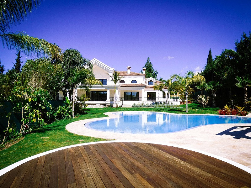 6 bedroom Villa For Sale in Nueva Andalucía, Málaga - thumb 1