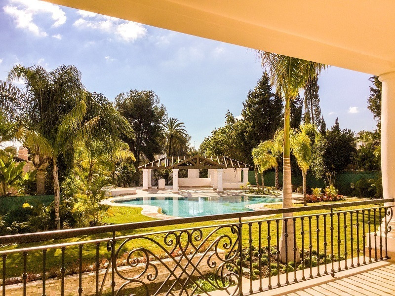 6 bedroom Villa For Sale in Nueva Andalucía, Málaga - thumb 9