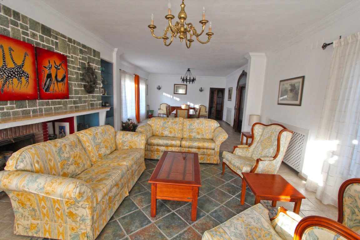 Villa te koop in Elviria R3834694