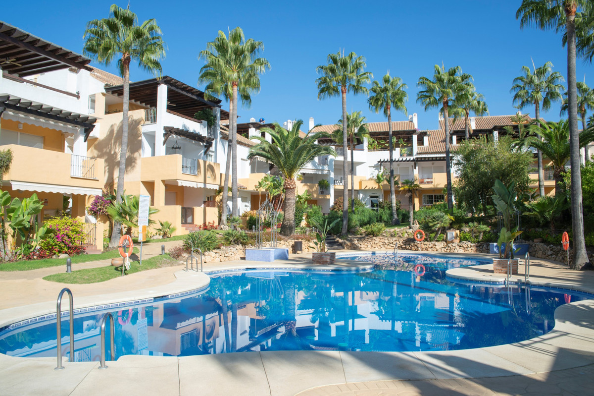 						Apartamento  Planta Baja
													en venta 
																			 en Bahía de Marbella
					