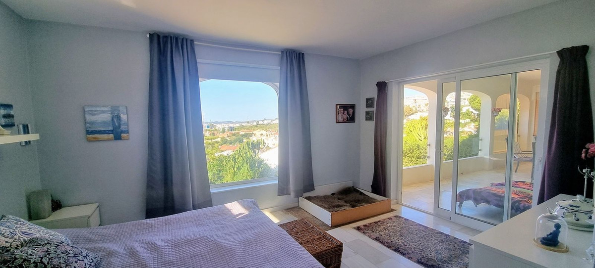 4 bedroom Villa For Sale in La Capellania, Málaga - thumb 12