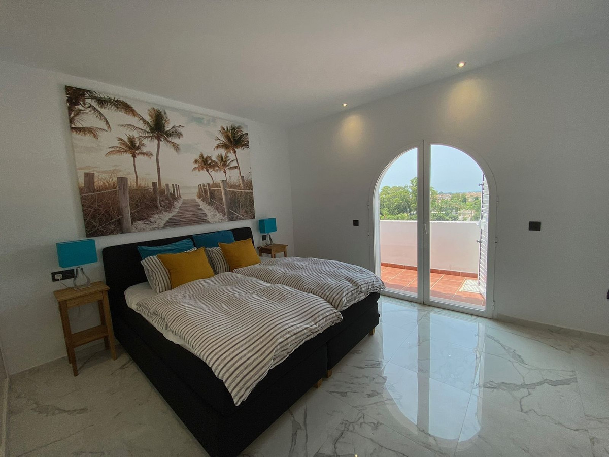 Duplex penthouse with 3 bedrooms and 2 bathrooms and direct access to the beach, located in Andalucia del Mar, luxury beachfront complex in Puerto...