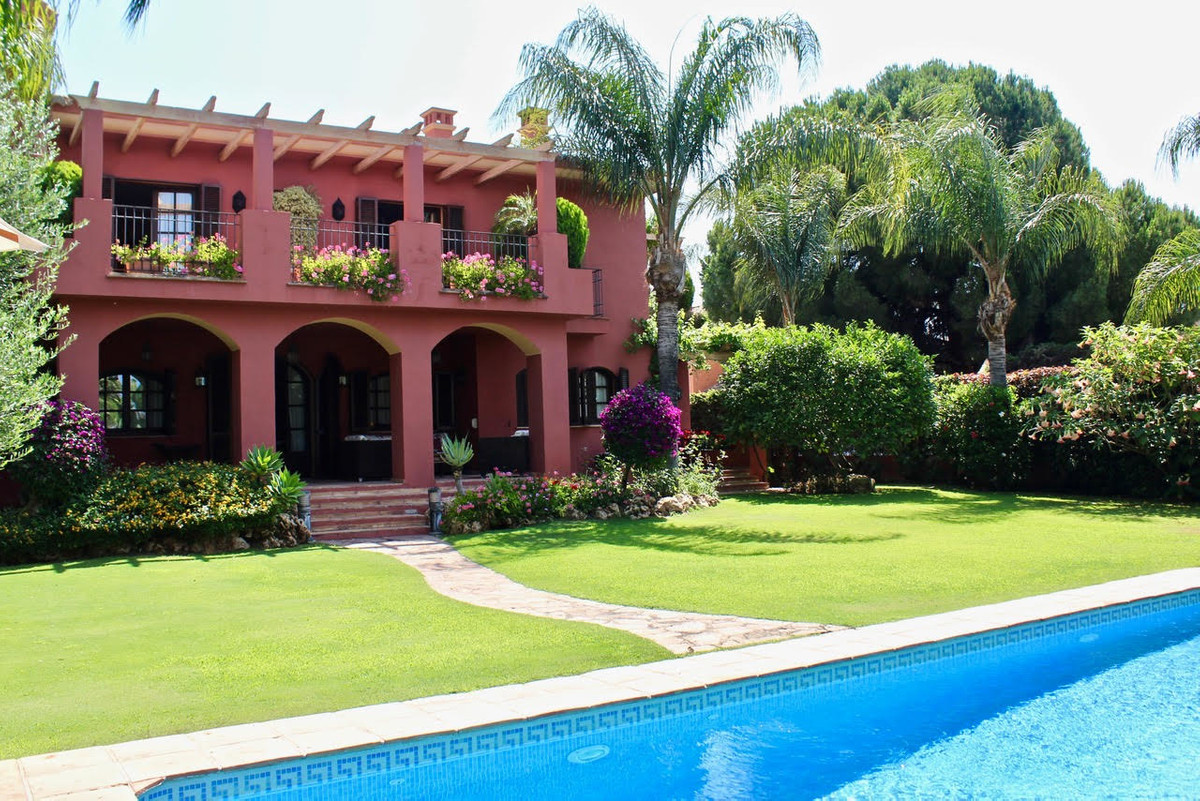 Fantastic villa in Linda Vista, a few meters from the beach. One of the best villas in the area buil, Spain